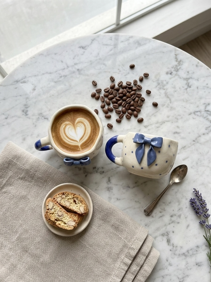 Blue Side Bow Mugs